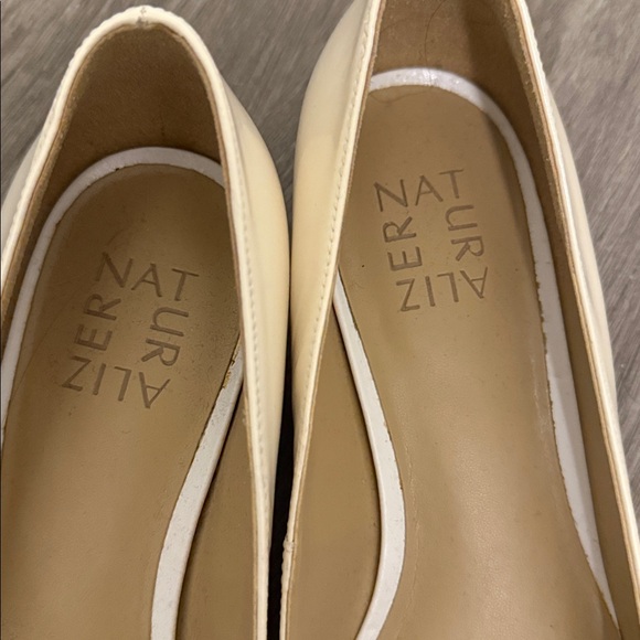 Naturalizer Cream Chain Accent Flats - Picture 4 of 6